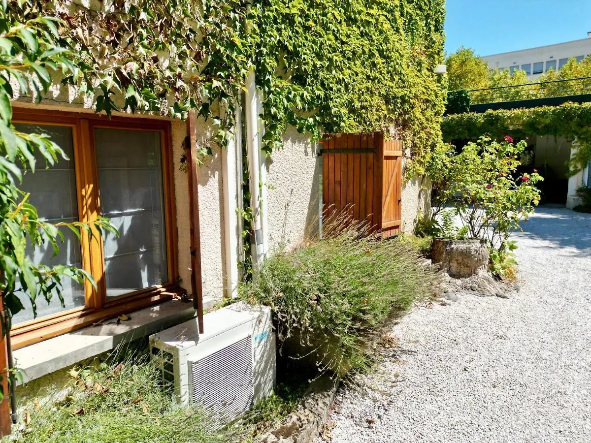 ** Bed & Breakfast B&B 