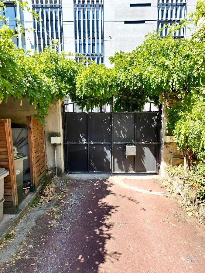 B&B 