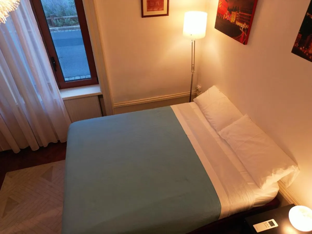 B&B 