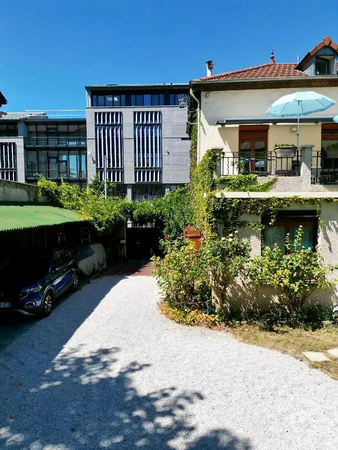 B&B 