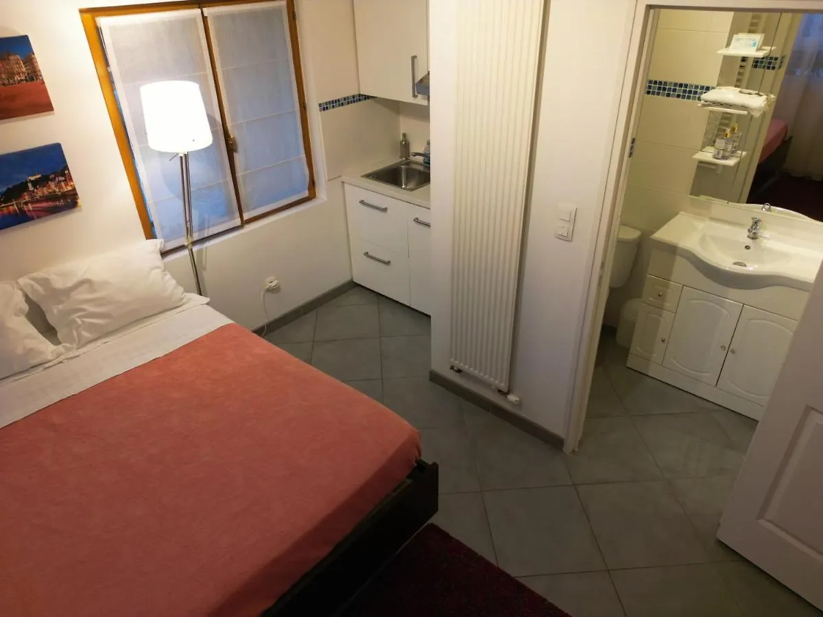 ** Bed & Breakfast B&B 