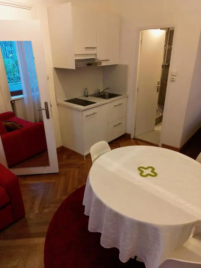 ** Bed & Breakfast B&B 